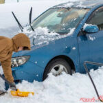 大雪で立ち往生してしまった！　そんな時どうする？　EVのバッテリーは何時間持つ？　気を付けるべきポイントとクルマに積んでおきたいもの