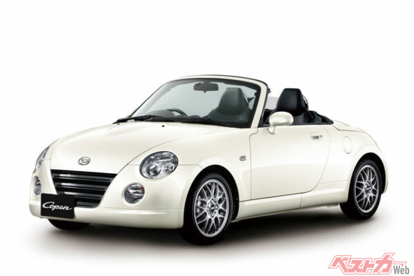 従来の軽オープンスポーツと異なるのはやはりクティブトップ! 初代 L880K型は今でも人気