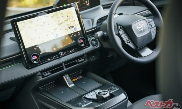 エアコンの温度ボタンはモニターから独立していたが、エアコン操作含めモニターで全て操作する仕様に