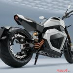 世界初「全固体電池」搭載で5分充電/600km走破！？ ドーナツモーターを後輪に搭載するEVバイク誕生、約546万円で発売へ！