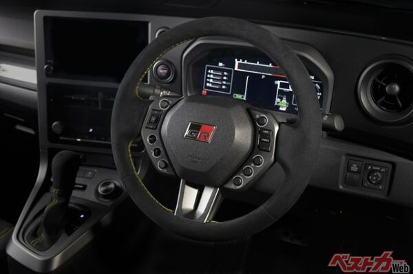 内装もばっちりスポーティかつ上質