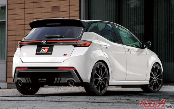 一般グレードの次期ヤリスは5ナンバーサイズを死守しそうだが、ラリー4ベース車はワイドボディの3ナンバー化が予想される（ベストカー編集部作成の予想CG）