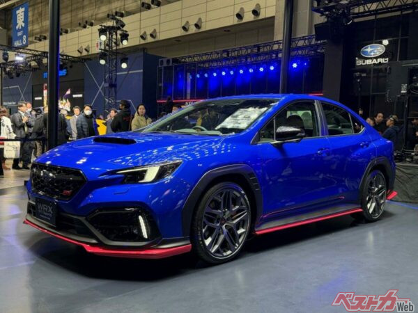実際にシートに座ることができるとあって、来場者が列をなしていたSTIコンプリートカー「WRX STI Sport♯(シャープ)」