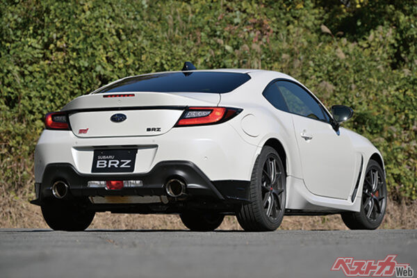 タイプRAはドライカーボンリアスポイラーのあるとなしが選べる