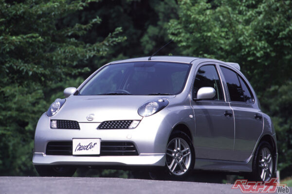 日産 マーチ 12SR（2004年）。愛くるしい見た目から想像できない本格的なチューニングがなされており、高いハンドリング性能が評価