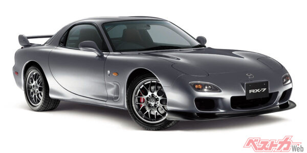 マツダ RX-7スピリットR（2002年）。FD3Sの持つ軽量ハイパワーなロータリースポーツの魅力を最大限に引き出し、その有終の美を飾った名車だった