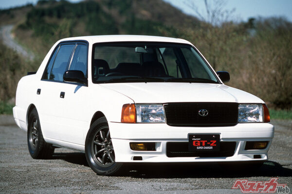 トヨタ コンフォートGT-Z（2003年）。タクシーや教習車として知られるセダンにスーパーチャージャーを搭載して話題を呼んだ