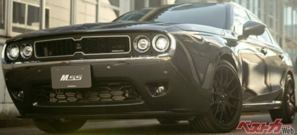 2024年11月に登場したM55 Zero Edition。丸目四灯ヘッドライトやフロントグリルがノスタルジックでよい!!