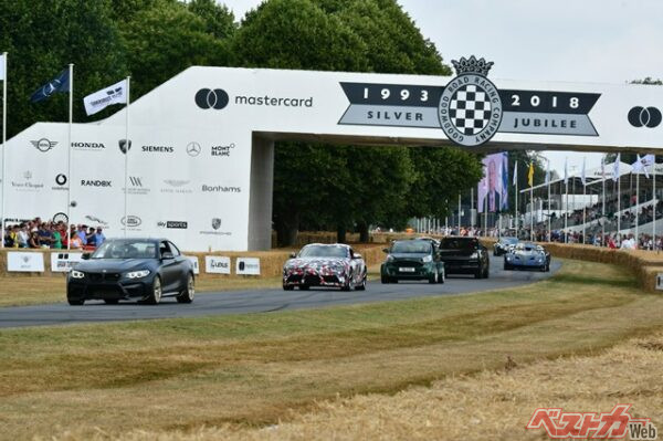 世界各国のレーシングカーが集う「グッドウッド・フェスティバル・オブ・スピード」。とくにヒルクライムは同イベントの目玉