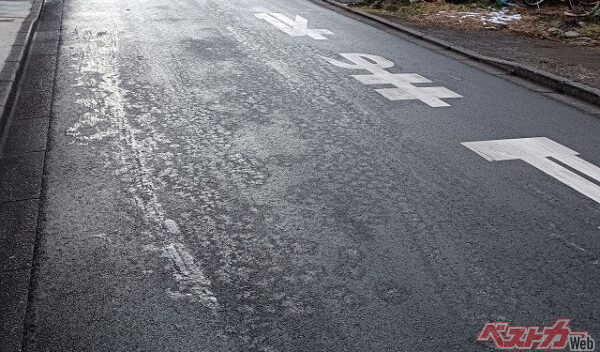 「ブラックアイスバーン」でズルルッ！…恐怖の瞬間の正解は？ ABS／ESC時代の運転術