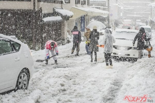 雪予報が出たら、走り出す前の準備をひと通り確認。装備だけでなく、燃料やルート、外出の必要性まで含めて見直したい（PHOTO：写真AC_cheetah）