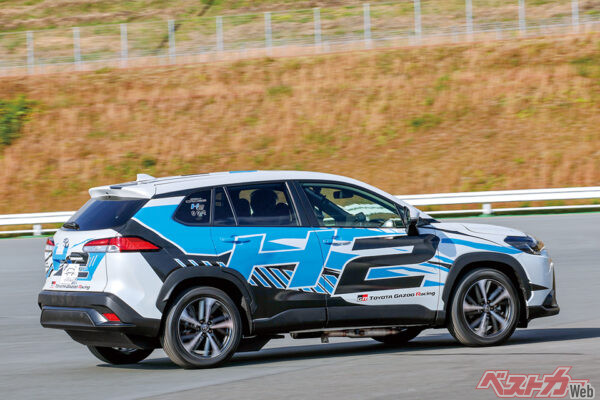 見た目の変更は最小限。サイド出しマフラーがフロントドア付近のため運転中はかなり聞こえるイメージ