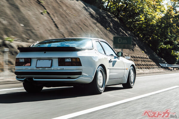 試乗させていただいた個体は高速域での安定性も高く、コーナリング中も経年を感じさせない動きだった