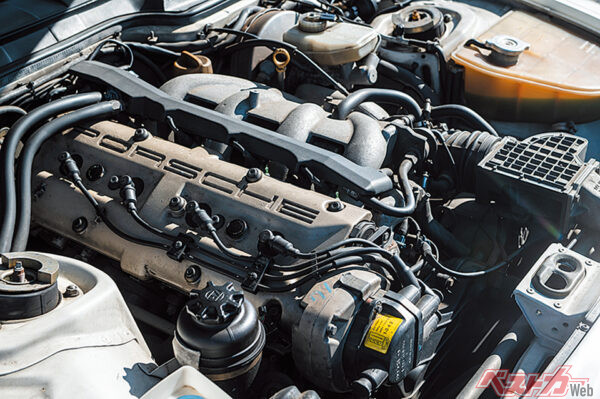 ポルシェ製2.5Lエンジンをベースに3Lへとボアアップした944/42型ユニット。4バルブ化も施され、最高出力は211psを発揮