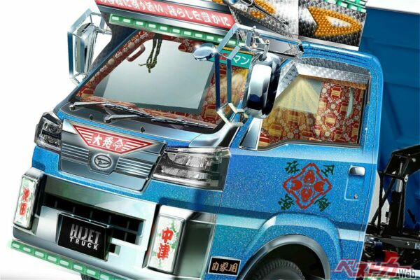 お目立ち度はオートサロンで一番？　昭和がプンプン匂うダイハツのデコトラがガチすぎた!!!