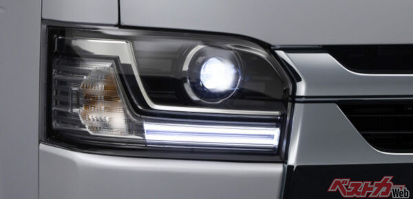 小糸製作所によって開発されたBi-beam LEDヘッドランプ