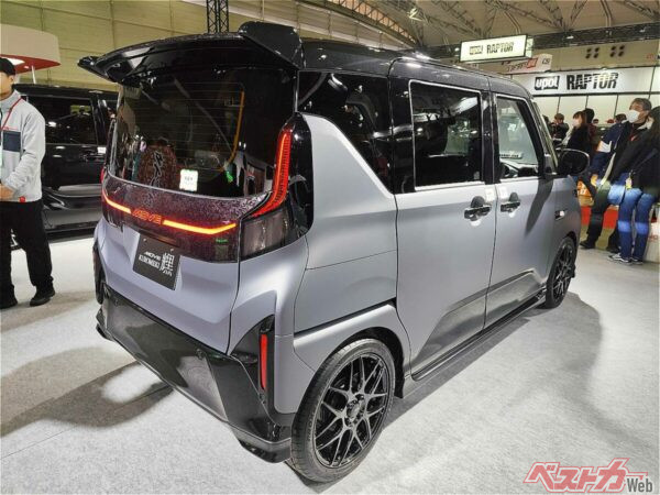 見れば見るほどカッコいい。市販されないかなあ！