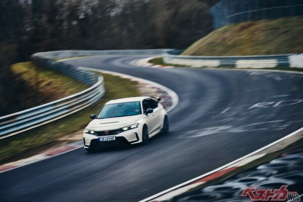 現在ニュルブルクリンクFF最速の称号を持つホンダ シビックタイプR(FL5)。ホンダはニュルを意識したテストコースとして、北海道に鷹栖プルービンググラウンドを設けている