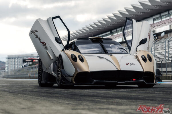 今回の「教習車」、パガーニ ウアイラR エボ。サーキット教習車としては最高かつ最強だろう