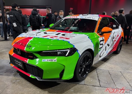 JTCCカラーに塗られたホンダシビックe:HEV RS