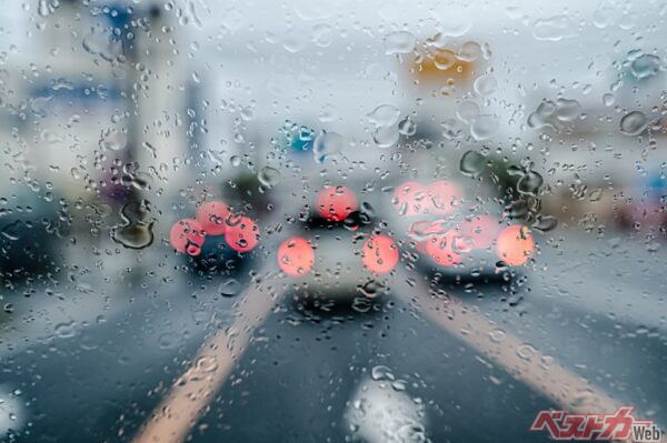 寒い！ でもガラスは曇る！ 冬ドライブ最大のジレンマを解消