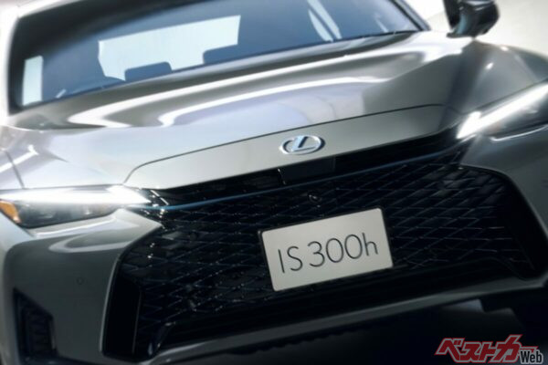 あれ、シャープなイケ面になってる!?　IS300hが一部改良を発表！　F SPORTは相変わらず気合入ってそう！