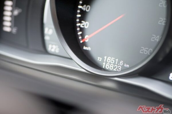 一見走行距離が短いのであればいい気もするが、時には思わぬ落とし穴も(studio v-zwoelf@Adobe Stock)