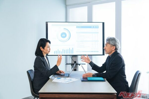 法人向けによく使われるのが、元金は一定なものの、利息は変動する元金均等返済（metamorworks@Adobe Stock）