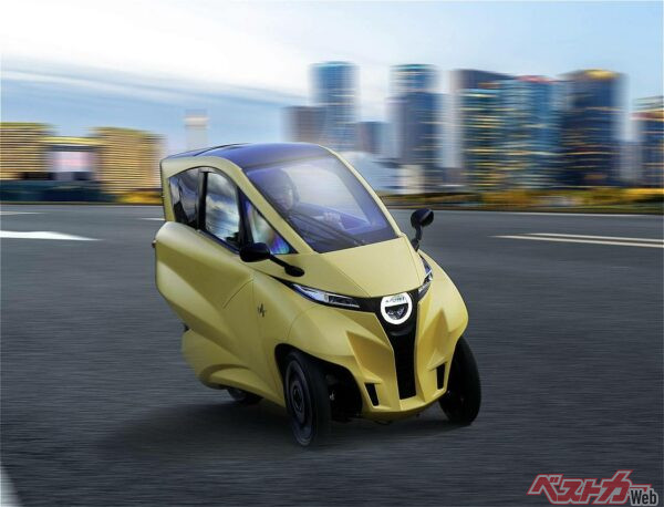 リーン3の試作車。バイクのように「倒し込む楽しみ」がある超小型モビリティだ