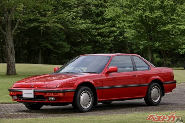 前後ダブルウィッシュボーンサスであることや4WSを謳っていた3代目プレリュード。前後のタイヤがぐりぐりと左右に動くCMが印象的