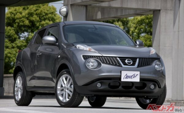 2010年6月に発売されたジューク。マイナーチェンジ前2のモデル。写真は114ps／15.3kgmを発生する1.5L、直4を搭載する15RS。ボディサイズは全長4135×全幅1765×全高1610mm