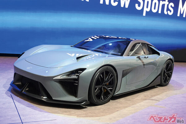 2025年12月、ウーブン・シティで発表されたレクサス LFAコンセプト