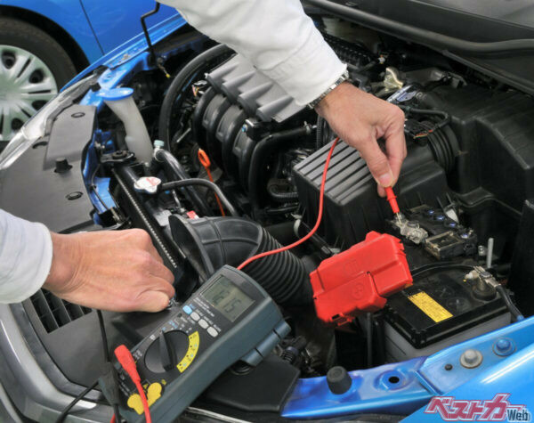 バッテリーがあがる前にディーラーや整備工場にチェックしておきたい（Dreamnikon@Adobe Stock）