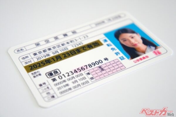 免許証を取得してから1年以上経過している同伴者が必要な場合も多いです。学生同士の旅行で複数台利用する際は気をつけましょう