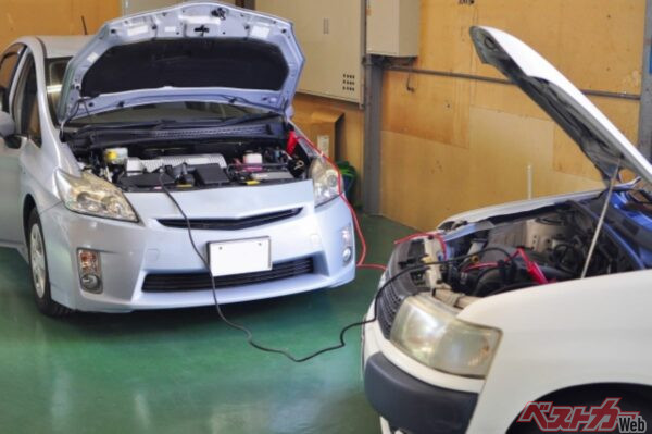 ハイブリッドカーでの救援は不可。親切心が仇になることも