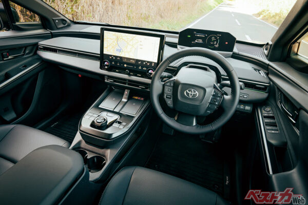 センターディスプレイは14インチに拡大、スマホのおくだけ充電が2つ備わる