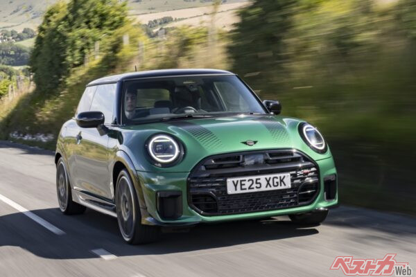 大きくなったとたびたび話題になるミニ。それでも3ドアは全長4m未満。この時代にあっては充分“ミニ”と言える大きさだ