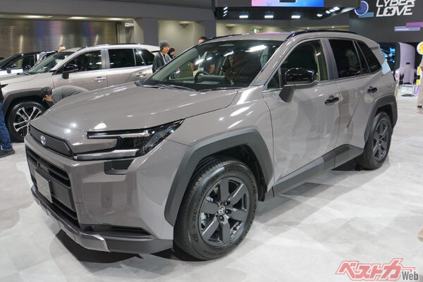 新型RAV4は「アリーン」を初搭載する。購入後のアップデートなども期待できる