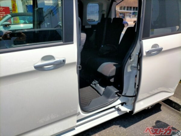 スライドドアの動きが鈍くなったり、異音がするようなら早めの点検を