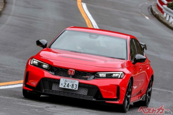 リセール率100％となった現行型のシビックタイプR。リセールがいいクルマに乗るのが次のクルマ選びでは有利になるが、好きなクルマに乗らないとカーライフは楽しくない！　という意見も当然ある