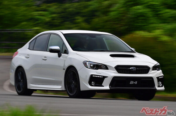 2014年登場のスバル WRX S4（初代）。初代レヴォーグと共通の300psを発生する2L水平対向4気筒ターボを搭載