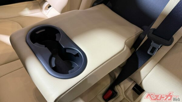 新型CX-5の後席アームレストはこのイメージ