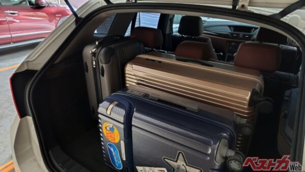 8人のグループがミニバンを予約したが、荷物が入りきらないなんてことも。利用する車種の荷室の広さを事前に把握しましょう