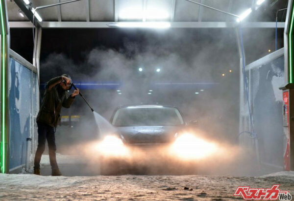 冬に短距離走行を繰り返すとエンジンオイルが乳化する！　愛車の寿命を延ばす!!「冬に必須のメンテナンス3選」