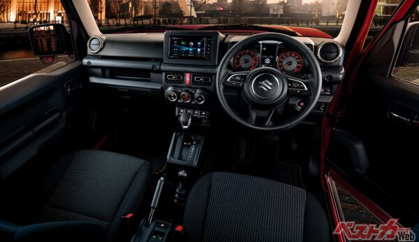 メーカー純正用品に、これまでなかった9インチディスプレイオーディオが設定されたのは嬉しい改良ポイントだ