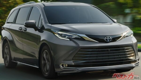 大型ミニバンのシエナ。現行アルファードよりも大きく、存在感はバツグンだ