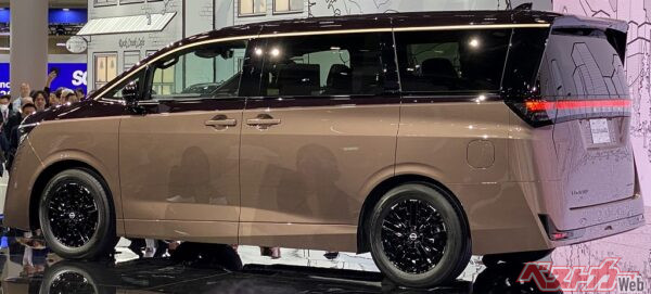 進化版e-4ORCEとインテリジェントダイナミックサスペンションにより、背の高いボディでも安定した走りを実現。エルグランドらしい「走りのよさ」は健在だ