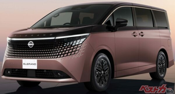 立ち上がったサイドシルエットと高めのルーフラインで、存在感を取り戻した新型エルグランド。現行型で指摘されてきた「地味さ」を払拭するデザインだ