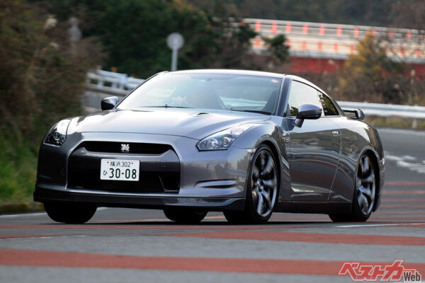 2007年登場の日産 GT-R。改良が重ねられ、2025年をもって生産終了。中古車相場：約740万～6300万円