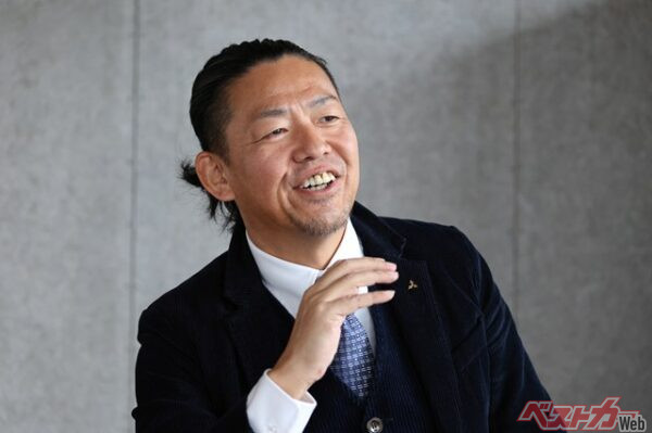 三菱自動車チーフ・プロダクト・スペシャリスト藤井康輔氏。主にデリカD:5をはじめデリカミニなど国内で展開中の車両企画を担当。自身もデリカD:5を愛用するスペシャリストだ